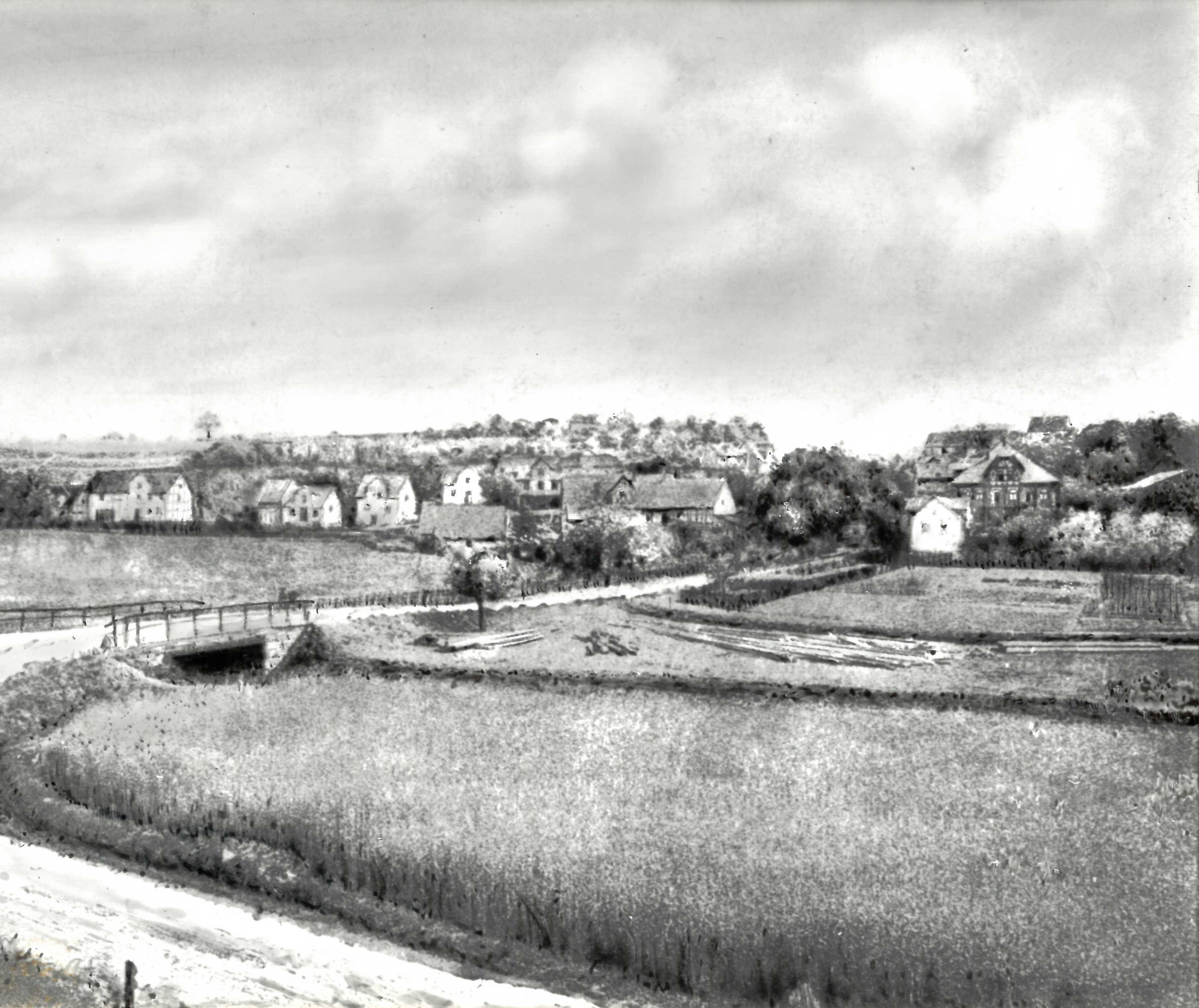 Blick vom Niestetal zur Gaststätte Zum Niestetal, Klemme oder Kreutz vor 1950.